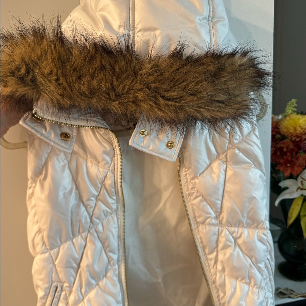 Guess White Puffer Jacket with Faux Fur Trim